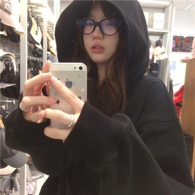 白面包车里的人